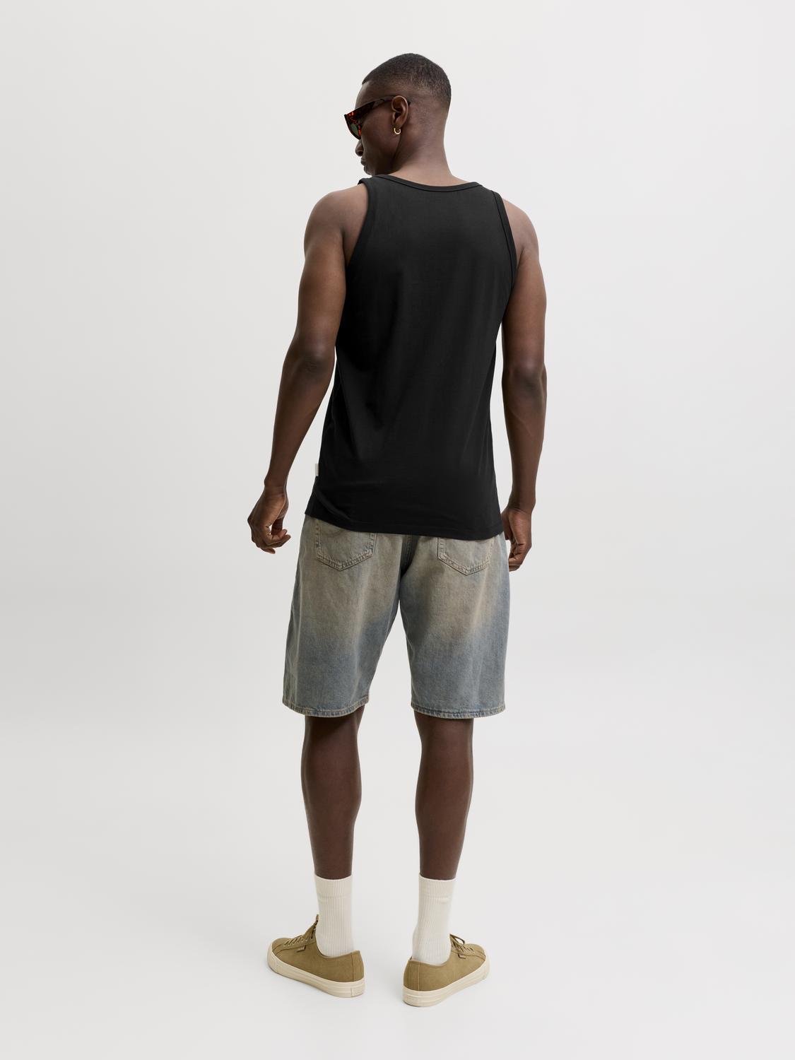 model_shot-back